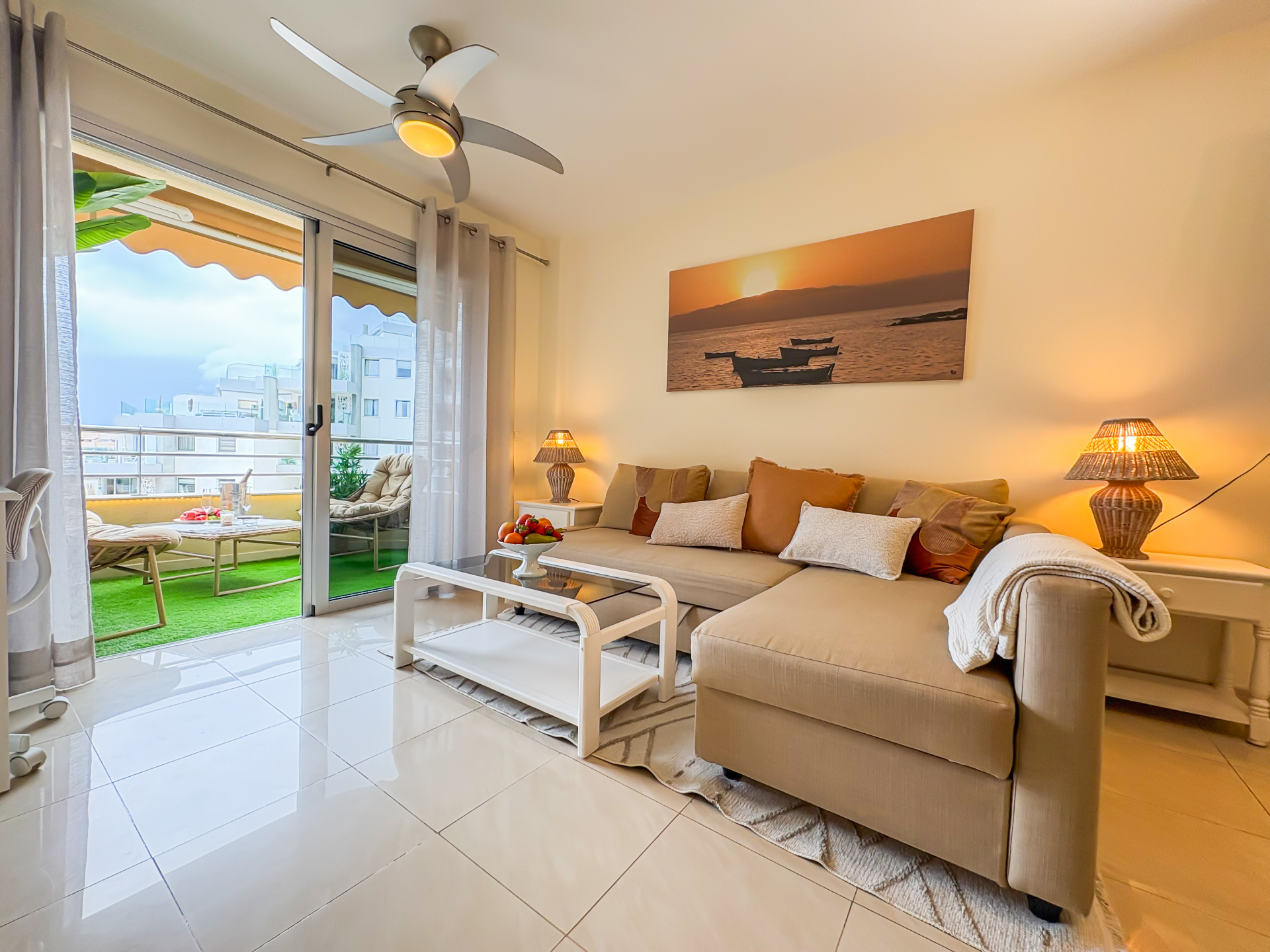 Tenerife apartemendi elutuba terrassiga