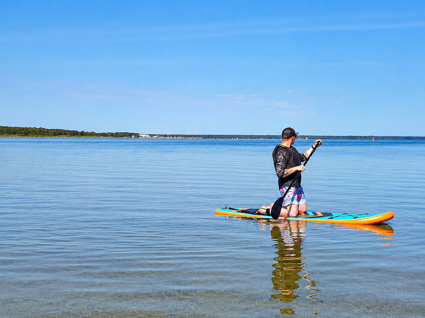 Aerutaja SUP-laual Hiiumaa rahulikul merel