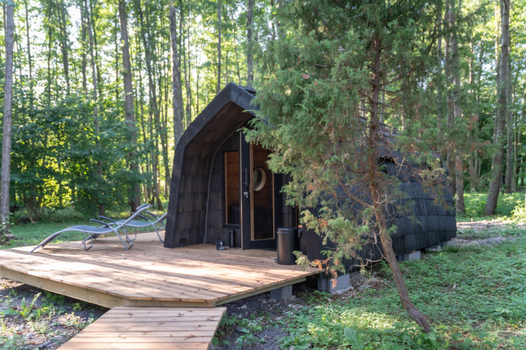 Kämping „Paat“ metsas terrassiga